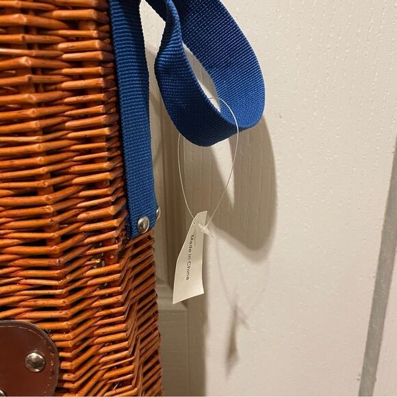 NWT Grey Goose Wicker Wine Bottle and Glass Picnic Carrier Blue Fabric Strap - Picture 4 of 13